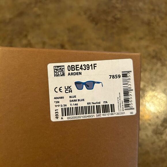 NWT Burberry Sunglasses DarkBlue - Unisex With Original Box - Picture 10 of 10